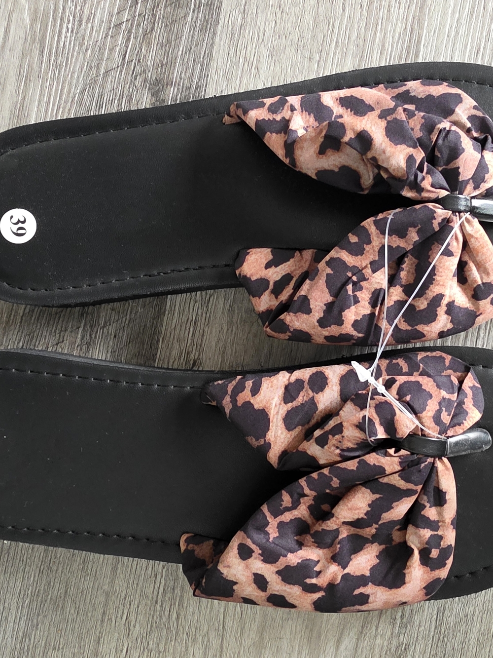 Source Unknown Black Slide Sandals with Leopard Bow Accent